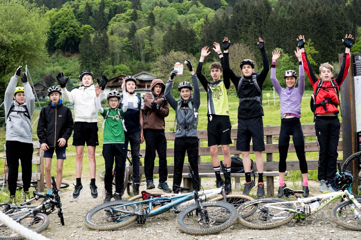 Schulsportwoche am Ossiachersee mit Fahrtechnik Kurs, Touren und Schrauber Workshop