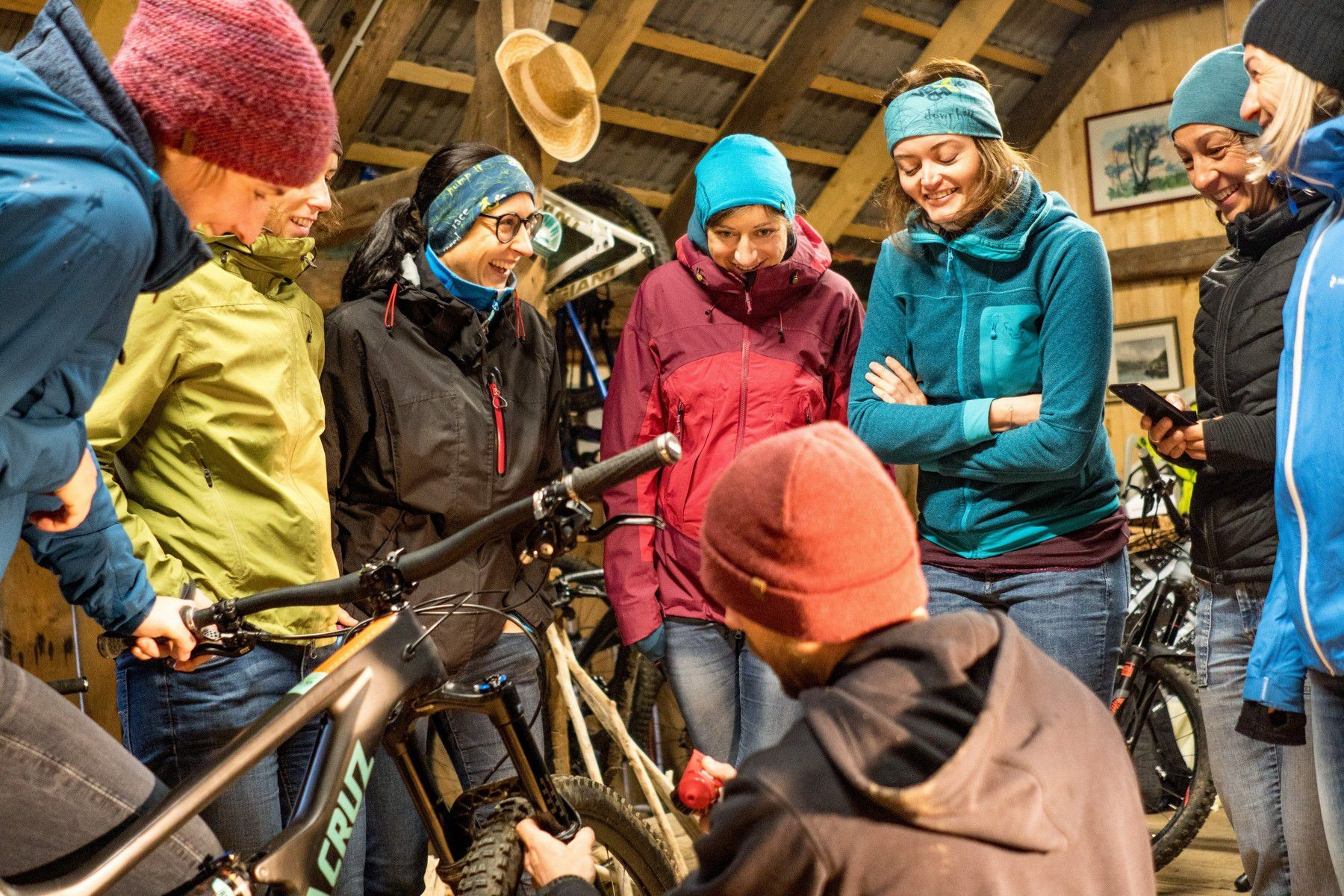 Mountainbike Camp für Verein Velochicks in Villach – Schrauber Workshop Tag 3