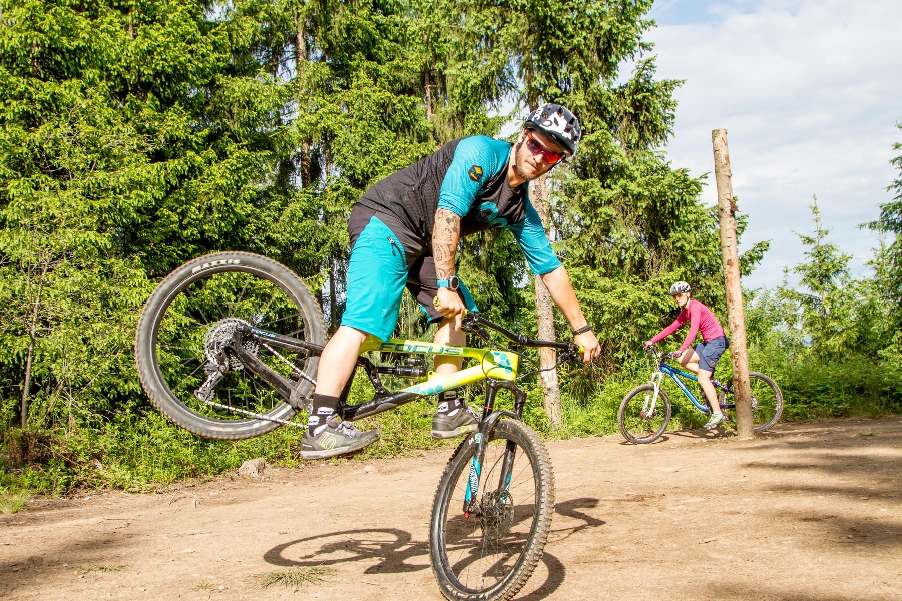 Fahrtechnik Kurs - Trial Techniken für Mountainbiker [1/6]